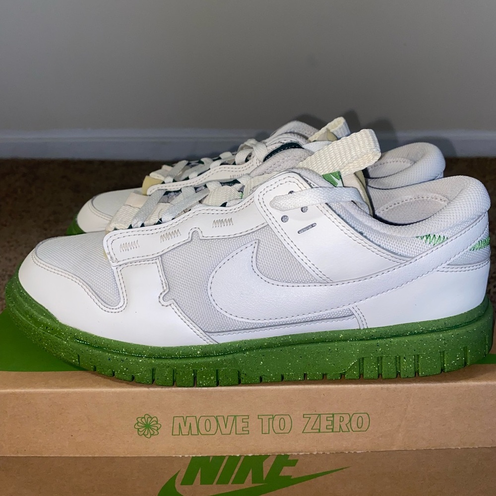 Nike air men’s Dunk jumbo  White and Green Sneakers Sz 8.5